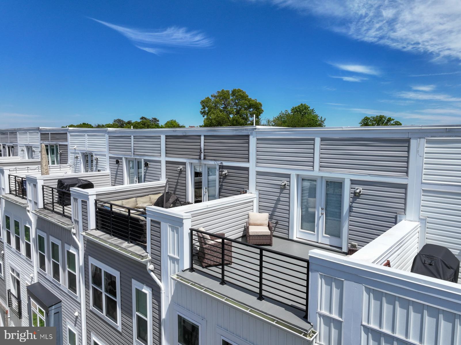 ADMIRALS SQUARE - Residential