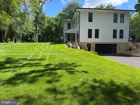 5005 RAVENSWORTH ROAD ANNANDALE VA 22003