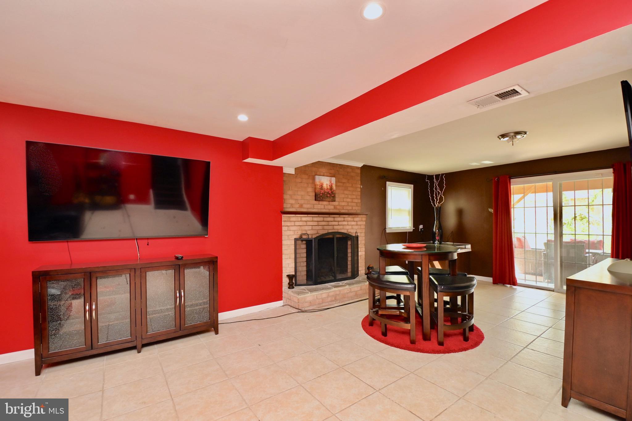 CAMP SPRINGS - Residential