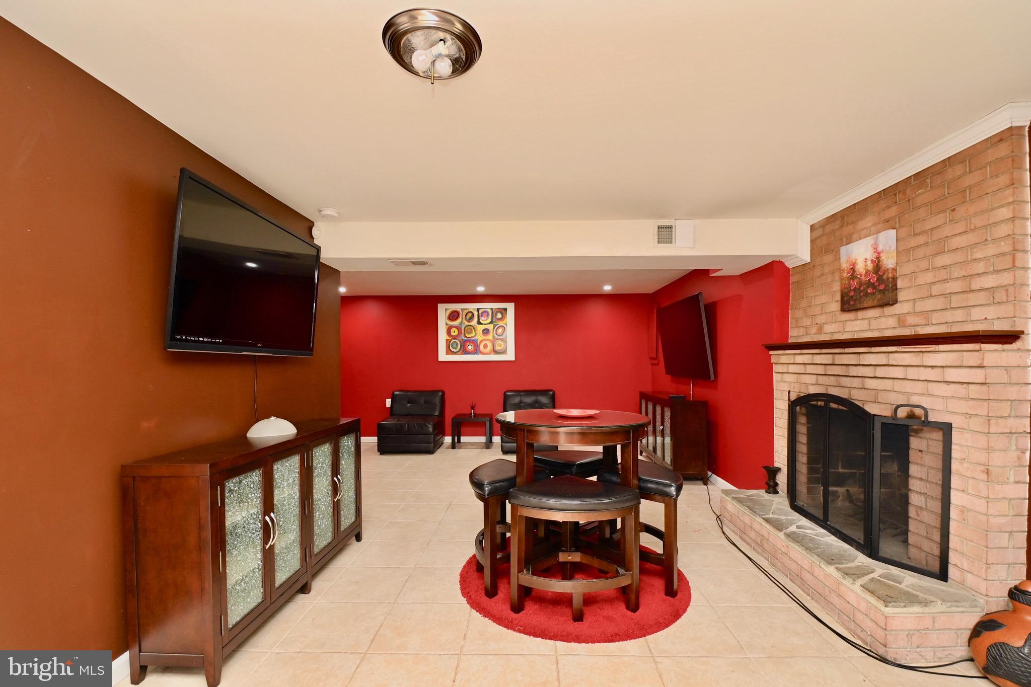 CAMP SPRINGS - Residential