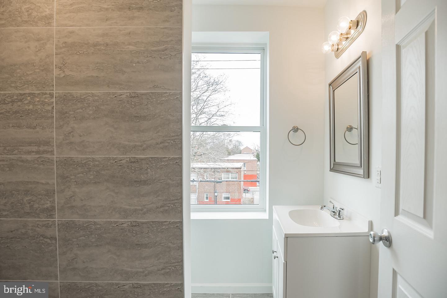 PHILADELPHIA (NORTHWEST) - Residential Lease