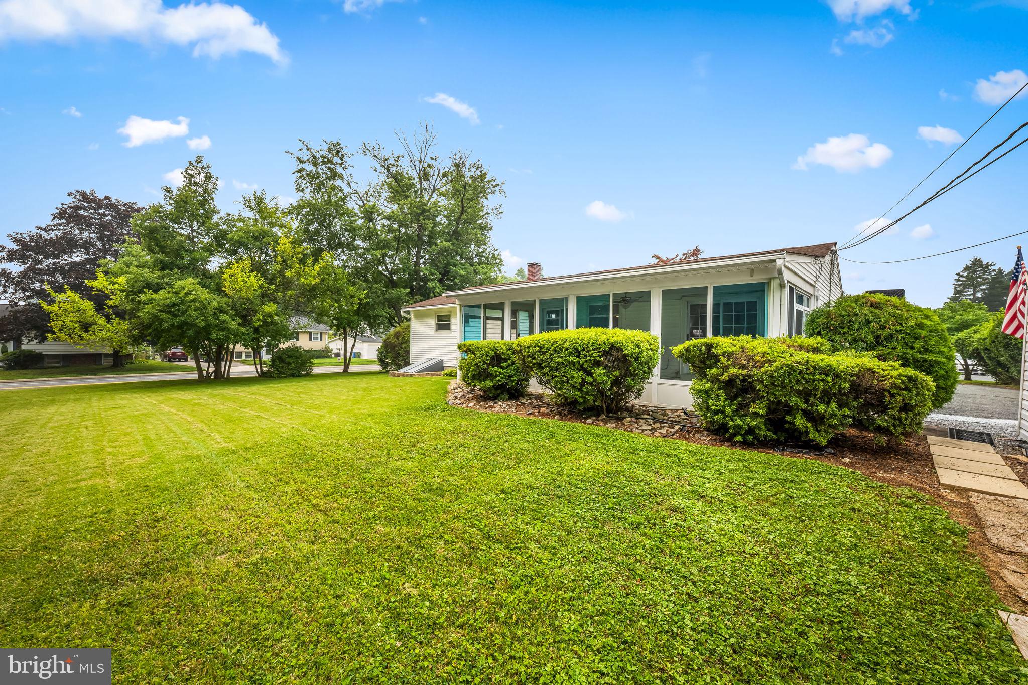 1501 HONEYSUCKLE DRIVE