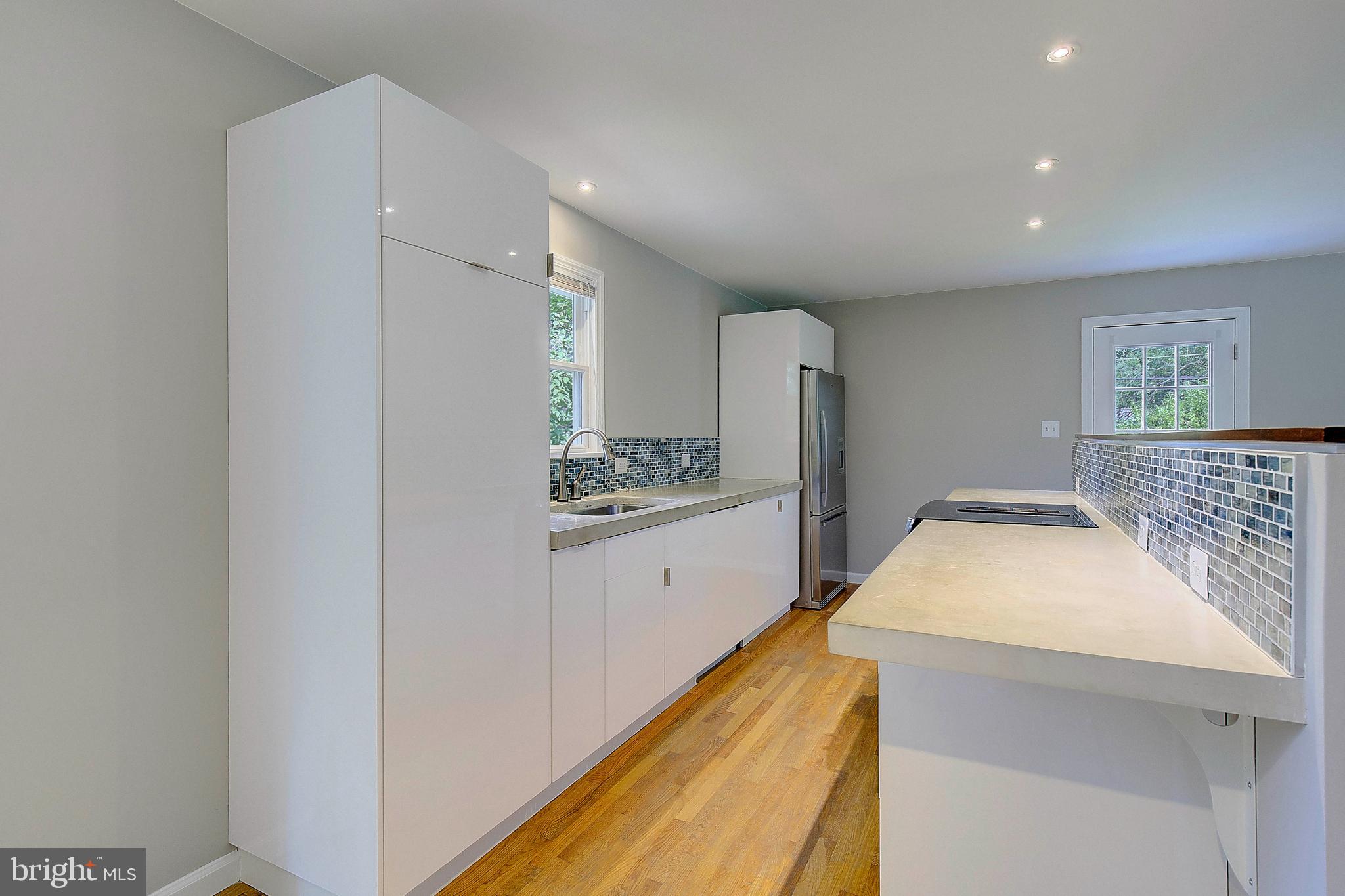 SUNRISE BEACH - Residential