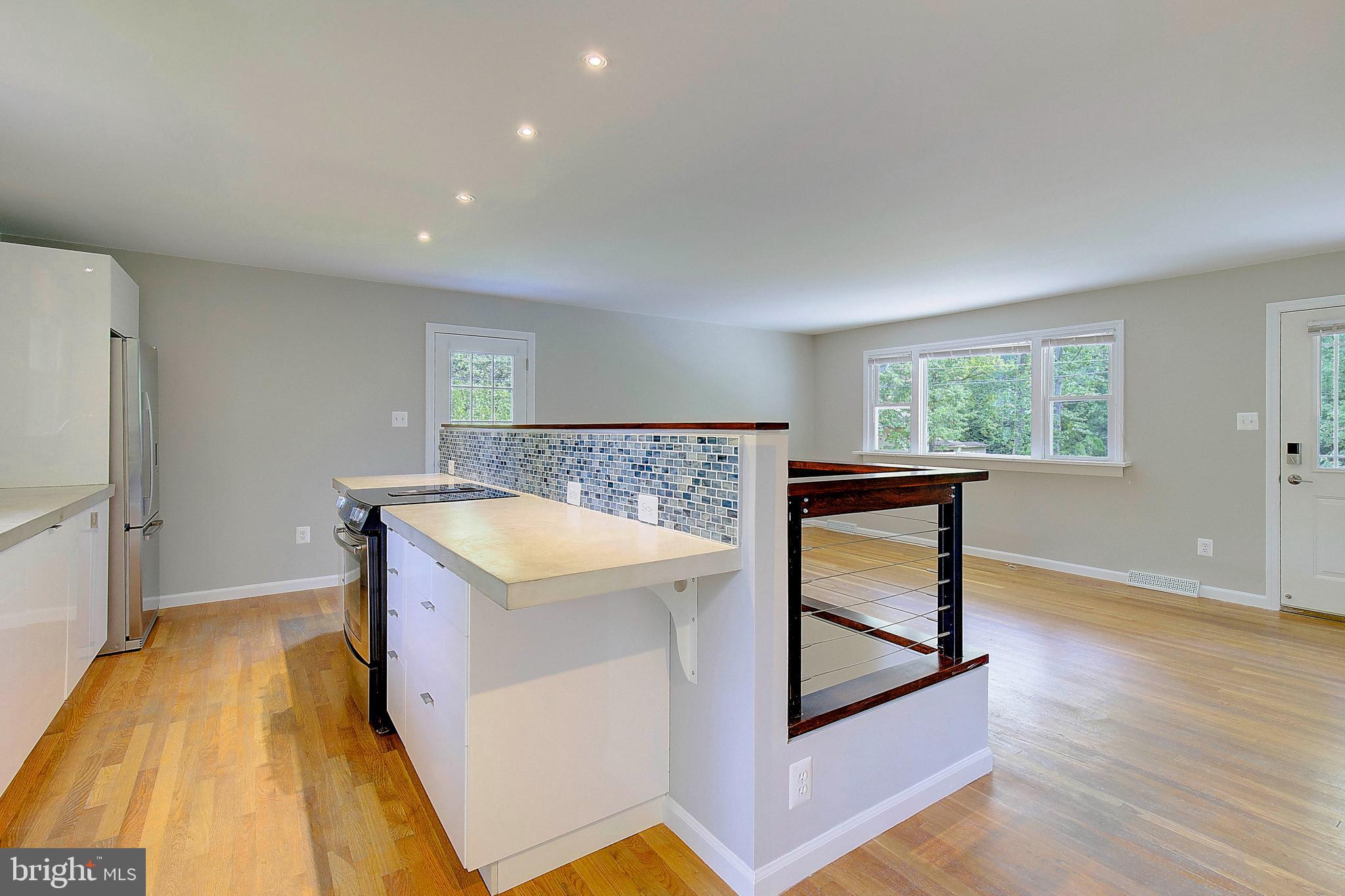 SUNRISE BEACH - Residential