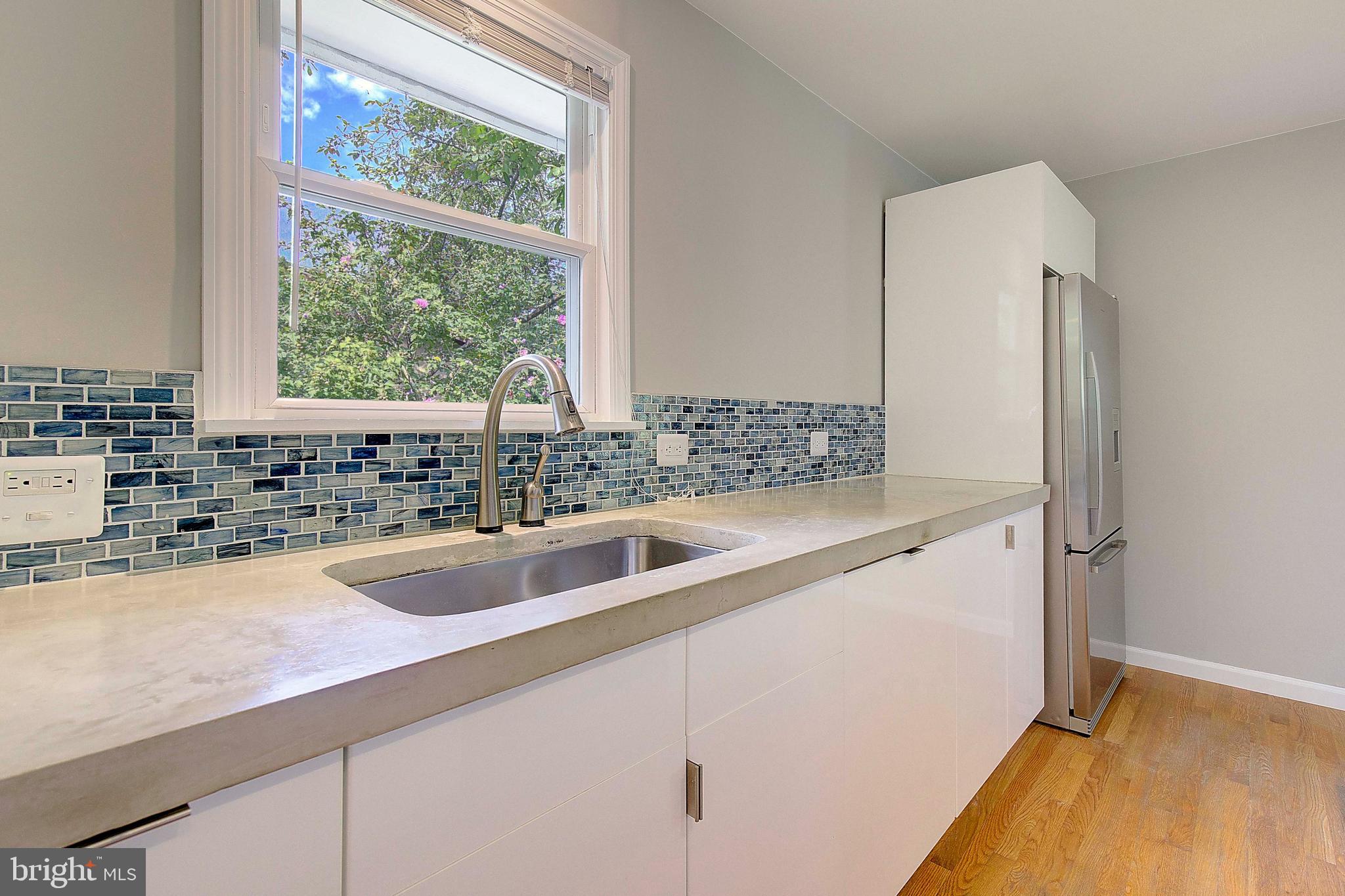 SUNRISE BEACH - Residential