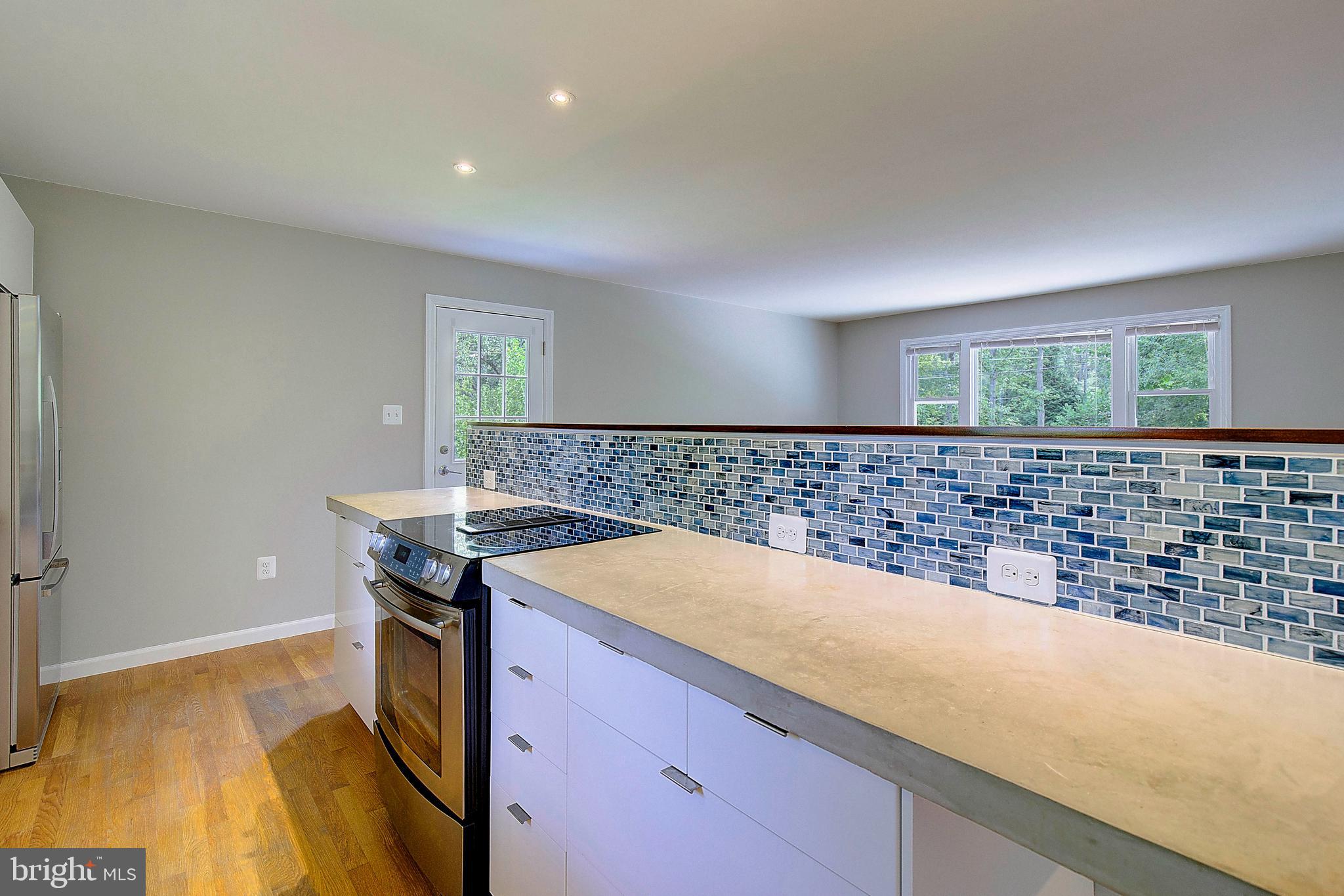 SUNRISE BEACH - Residential