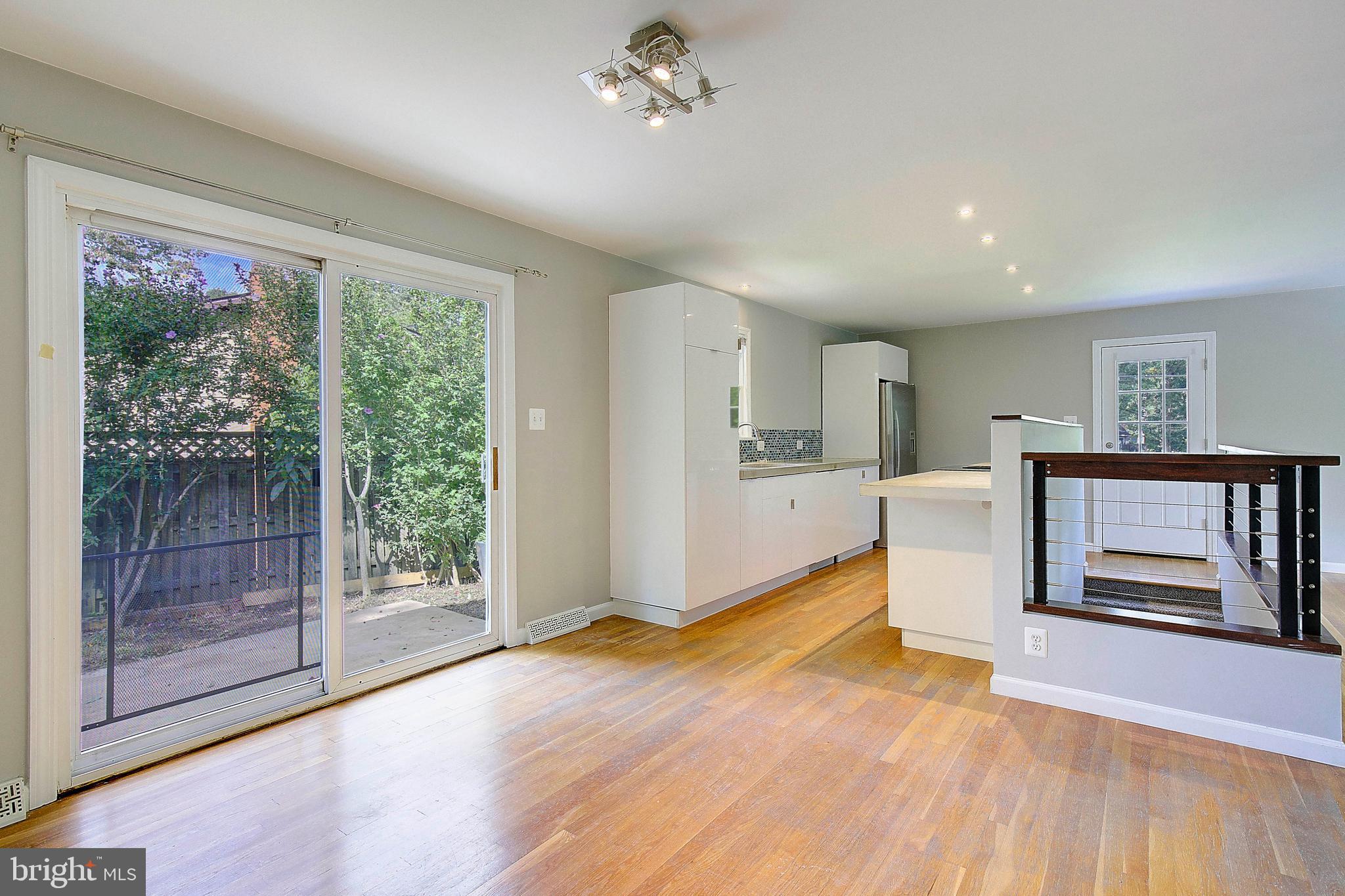 SUNRISE BEACH - Residential