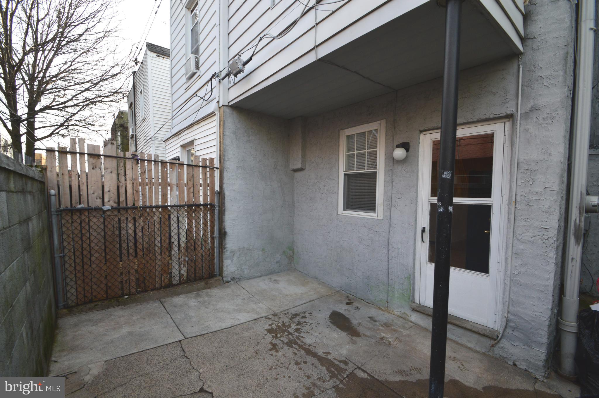 LOWER MOYAMENSING - Residential Lease