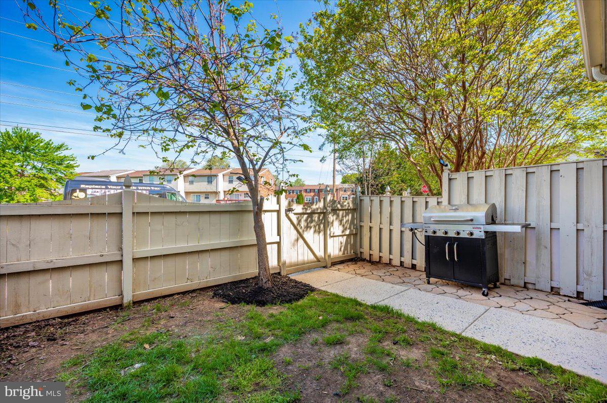 558 HOLLYBERRY WAY