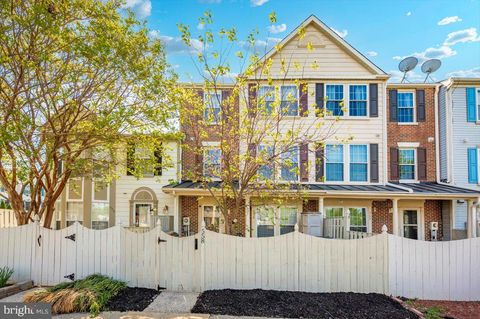 558 HOLLYBERRY WAY FREDERICK MD 21703