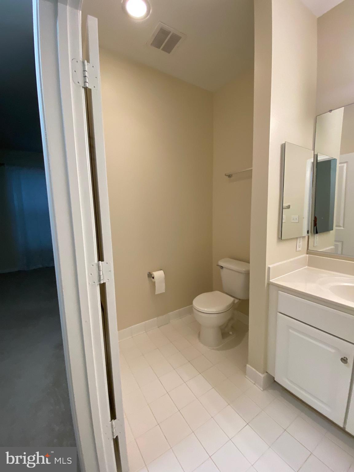 8045 AT SILVER SPRING METRO - Residential Lease