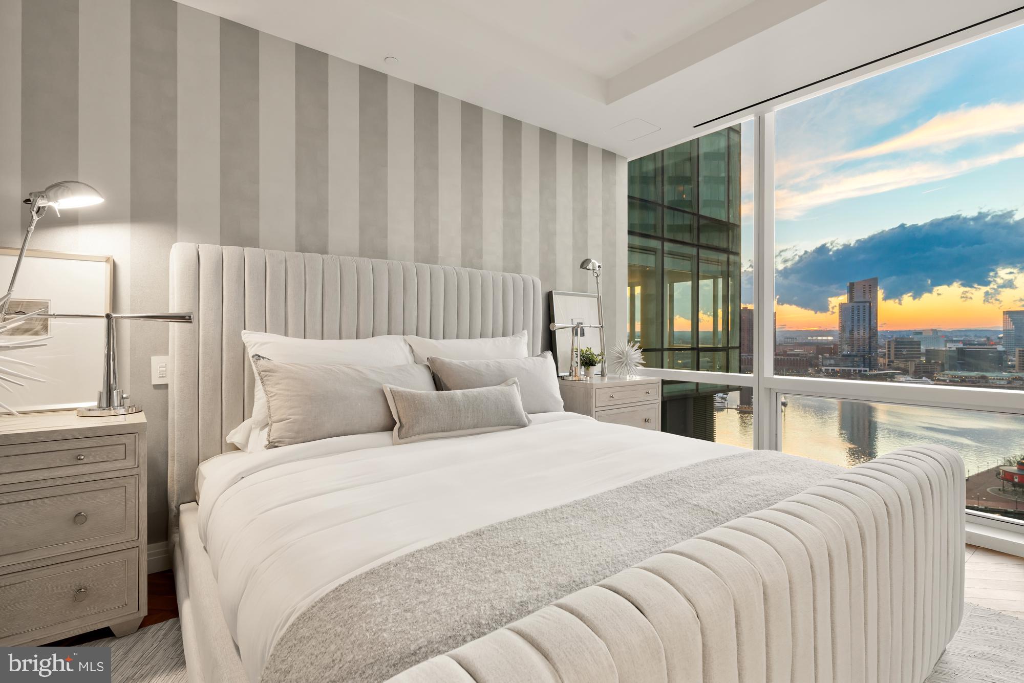 FOUR SEASONS PRIVATE RESIDENCES - Residential