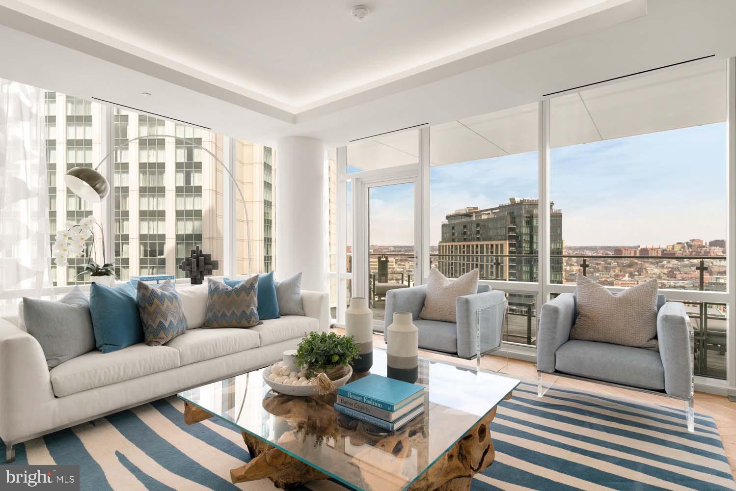 FOUR SEASONS PRIVATE RESIDENCES - Residential