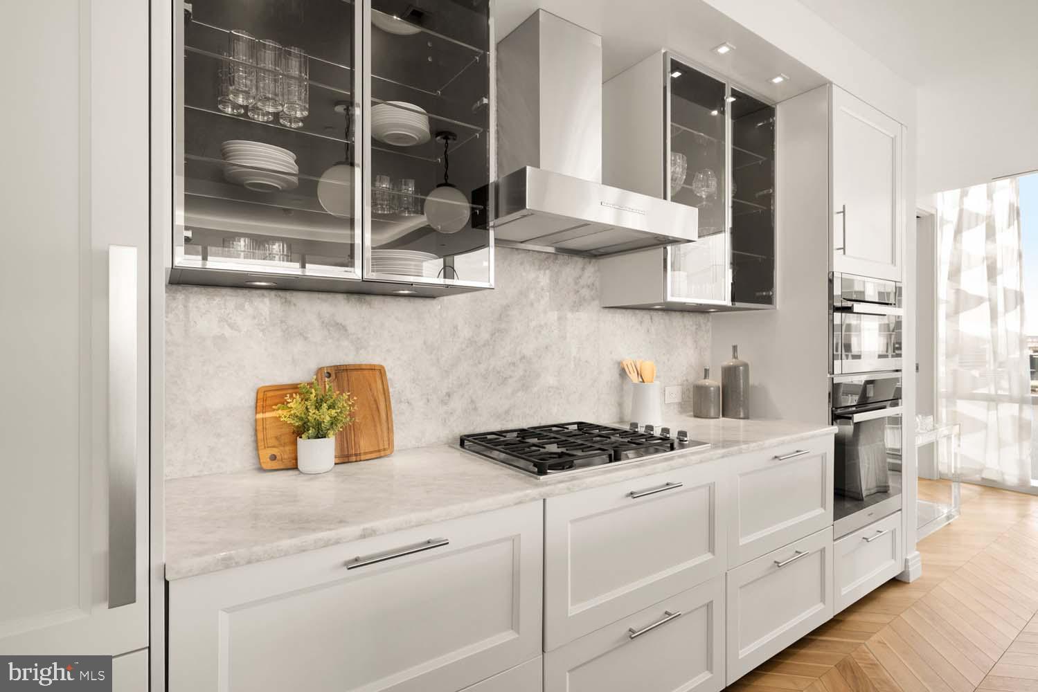 FOUR SEASONS PRIVATE RESIDENCES - Residential