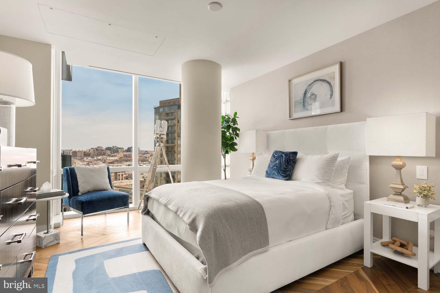 FOUR SEASONS PRIVATE RESIDENCES - Residential