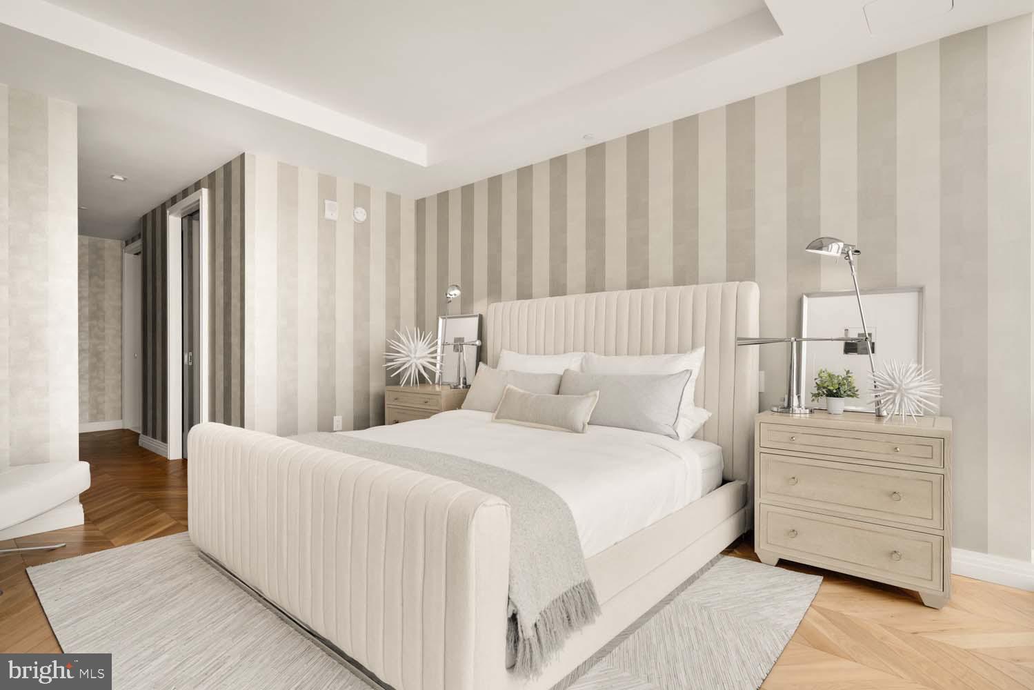 FOUR SEASONS PRIVATE RESIDENCES - Residential