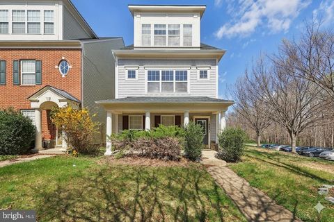 Photo of 16451 Kenneweg Court, WOODBRIDGE, VA 22191 (MLS # VAPW2115422)