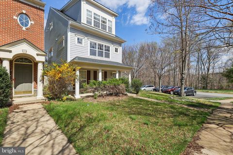 Photo of 16451 Kenneweg Court, WOODBRIDGE, VA 22191 (MLS # VAPW2115422)