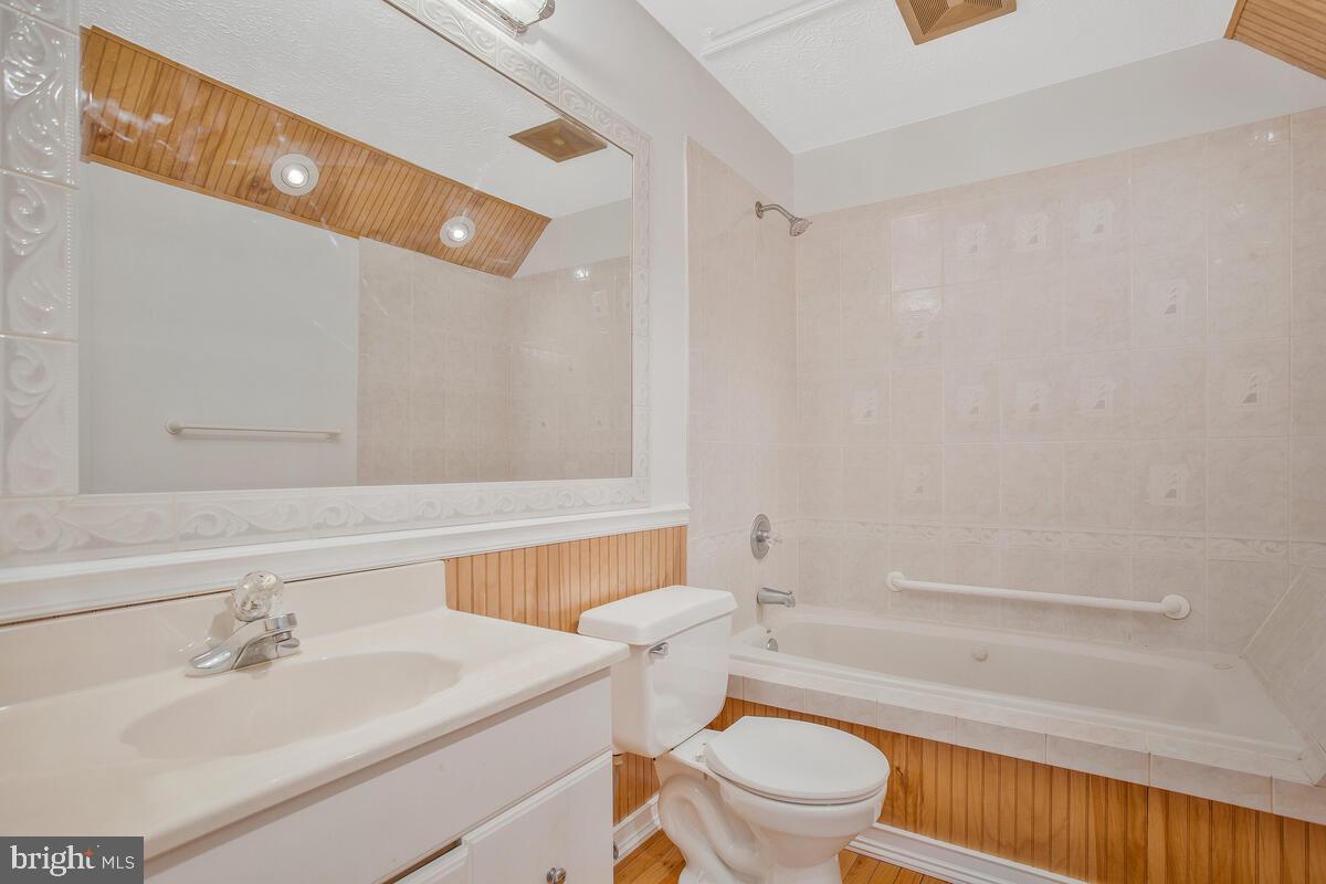 DORCHESTER - ST. CHARLES - Residential