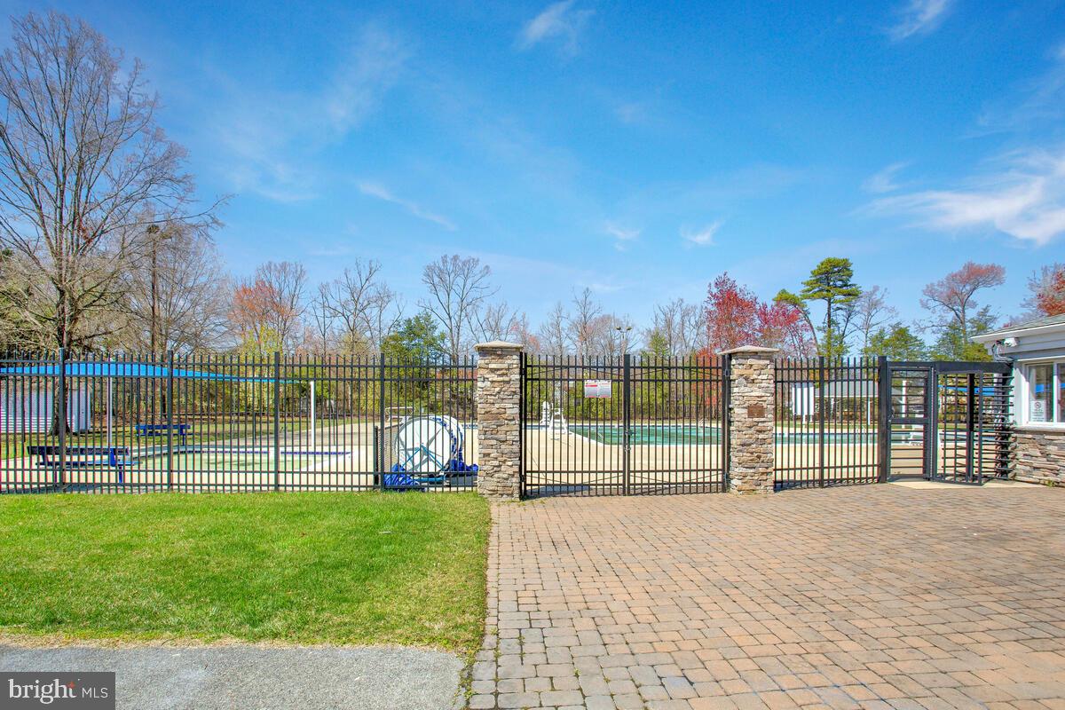 DORCHESTER - ST. CHARLES - Residential