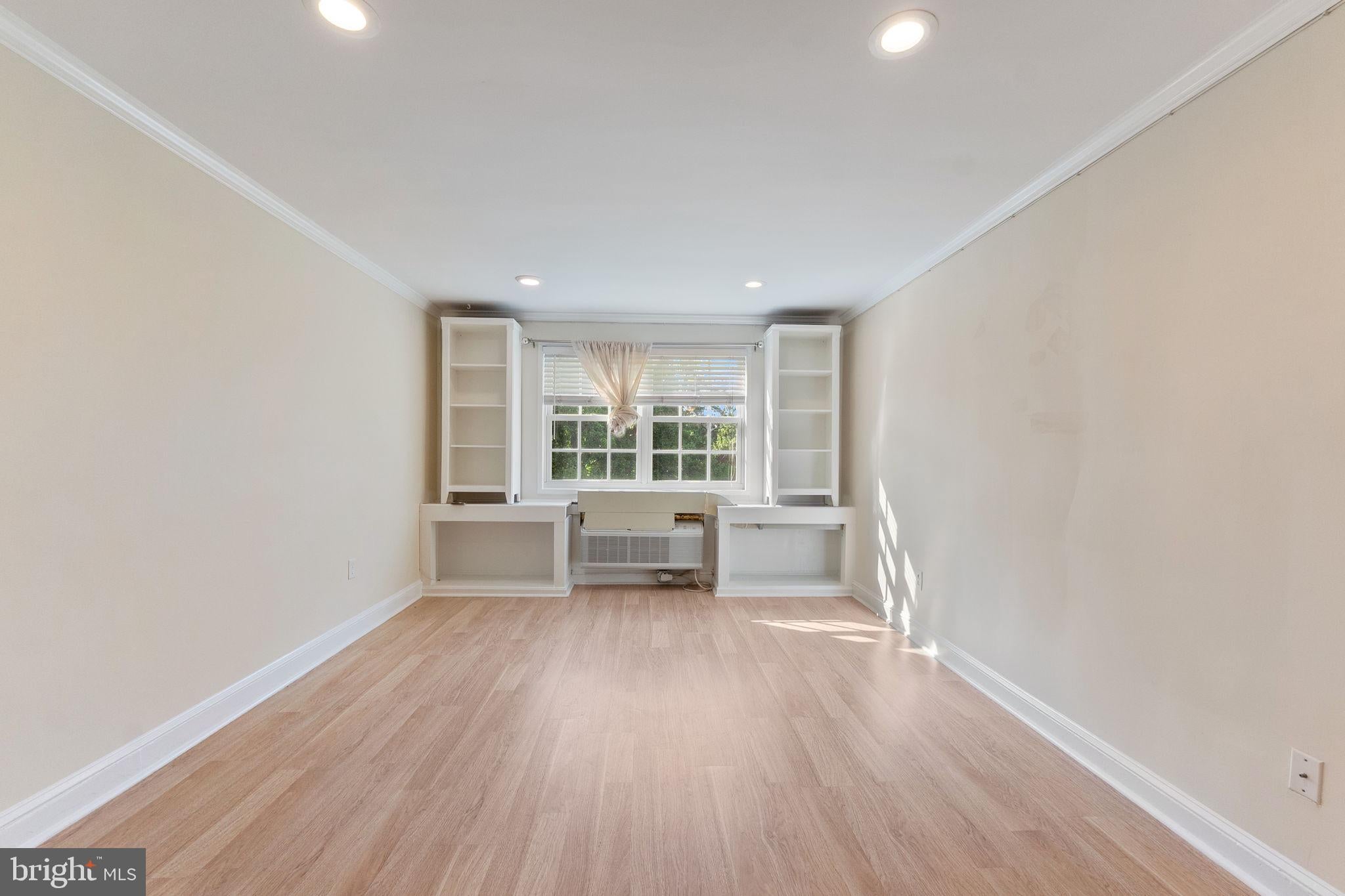 1732 W ABINGDON DRIVE 301