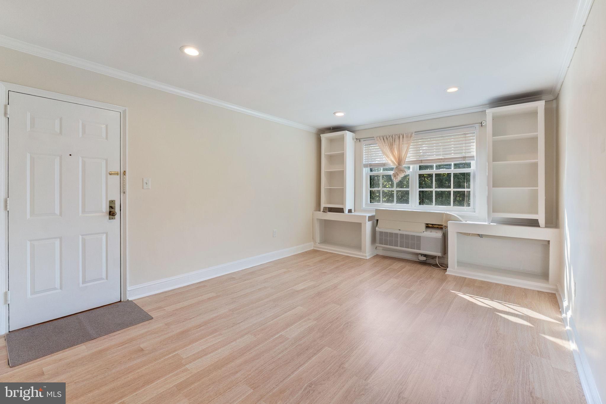1732 W ABINGDON DRIVE 301