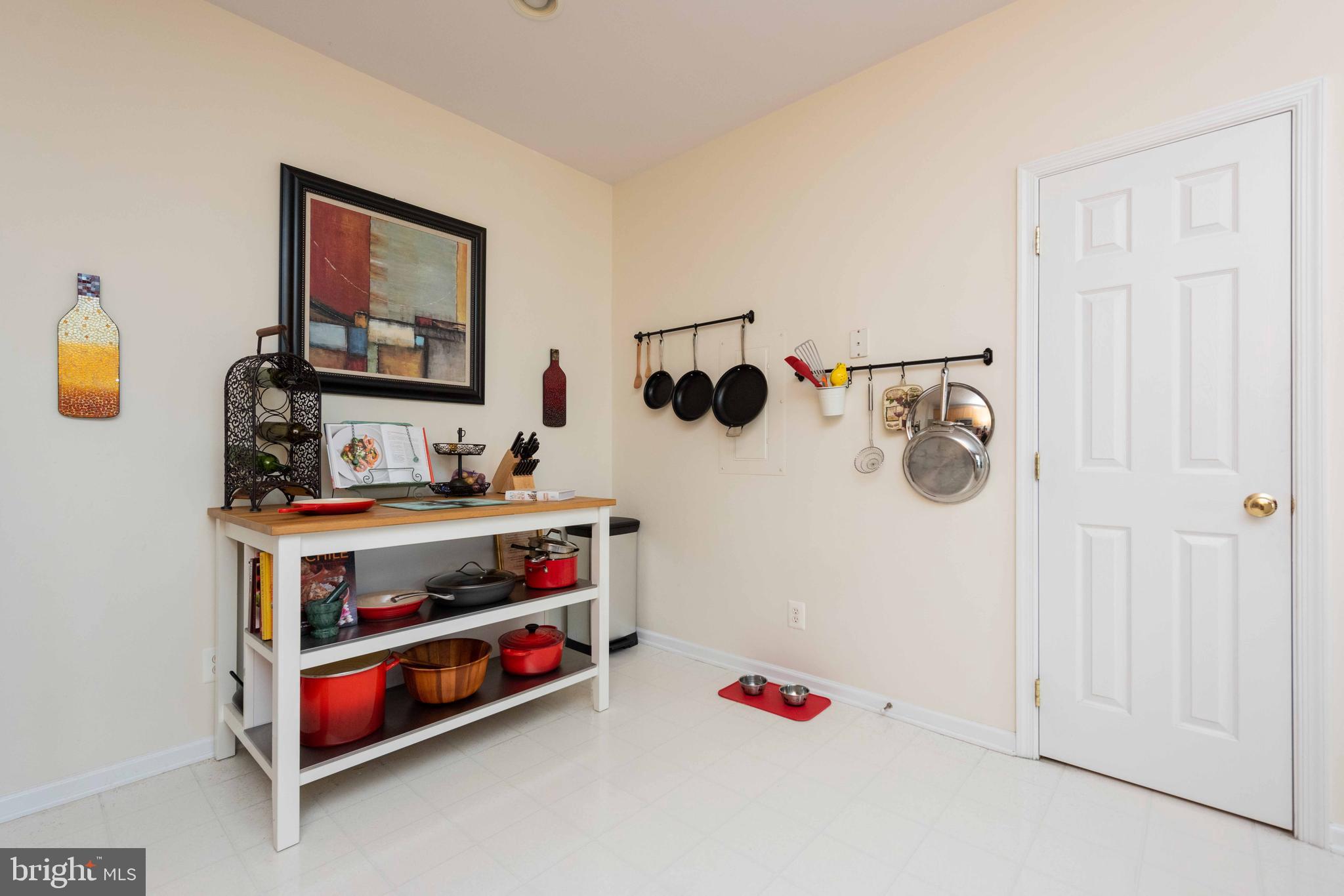 OVERLOOK CONDOMINIUM - Residential Lease