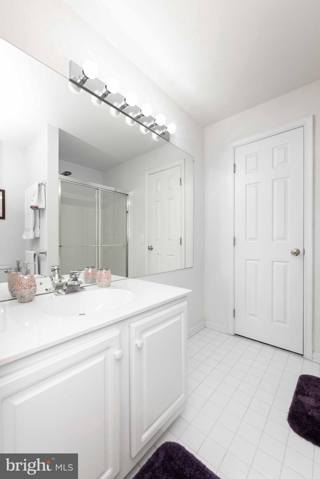 OVERLOOK CONDOMINIUM - Residential Lease