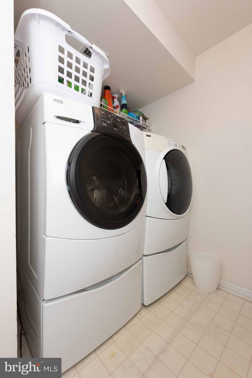 OVERLOOK CONDOMINIUM - Residential Lease