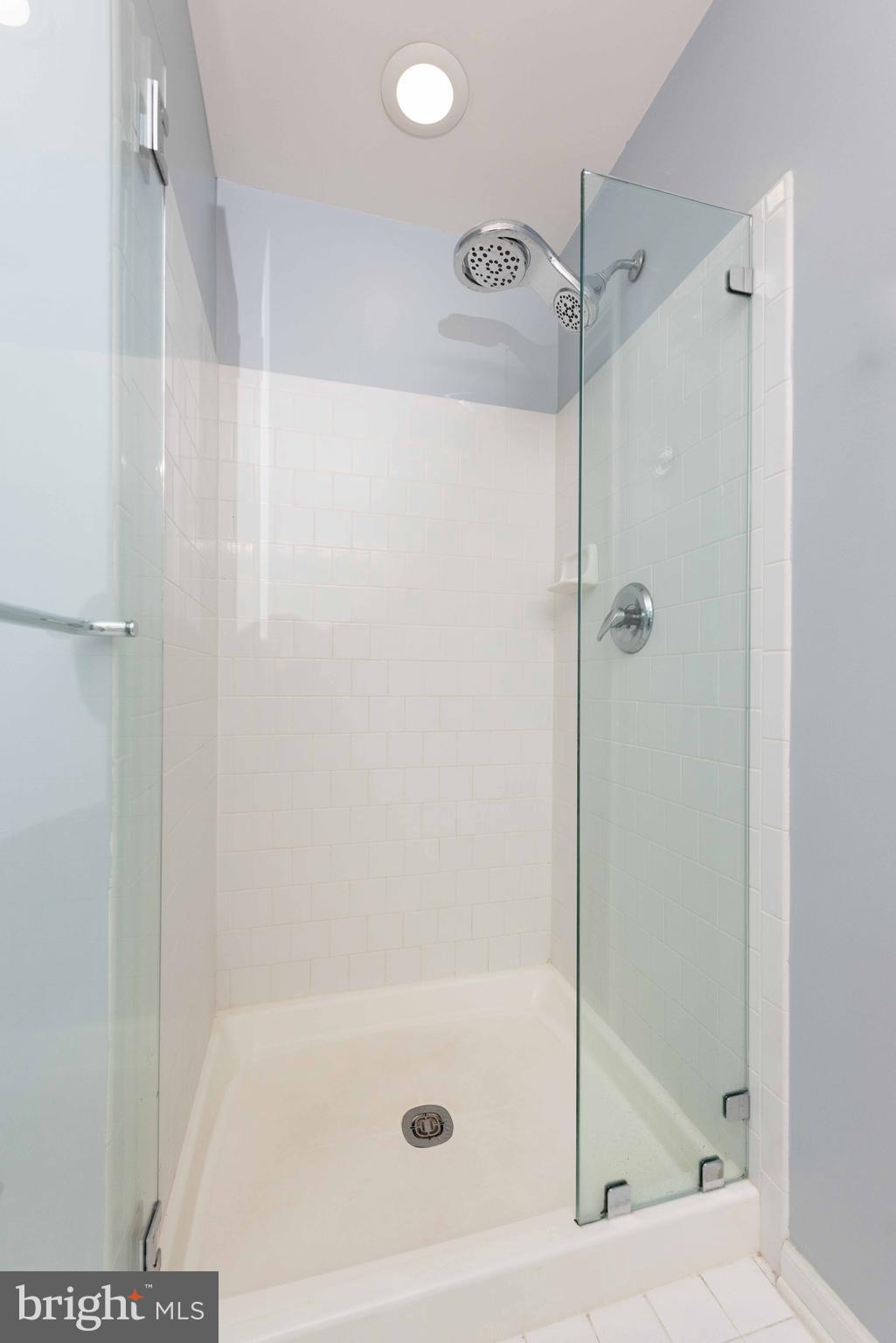 OVERLOOK CONDOMINIUM - Residential Lease