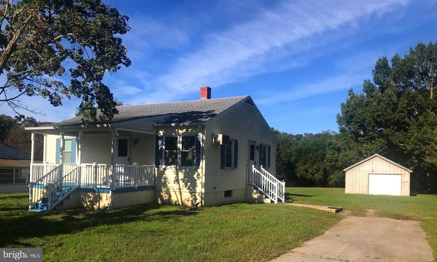 Come check out this adorable 2 bed 1 bath house.  Nothing to do to but move in!  Recently remodeled. Nice relaxing front porch, Cute Kitchen which leads to large level lot and a detached Garage.  2 nice size bedrooms, and bath with laundry.  Downtown offers restaurants and shopping. Within minutes to Bay Bridge.