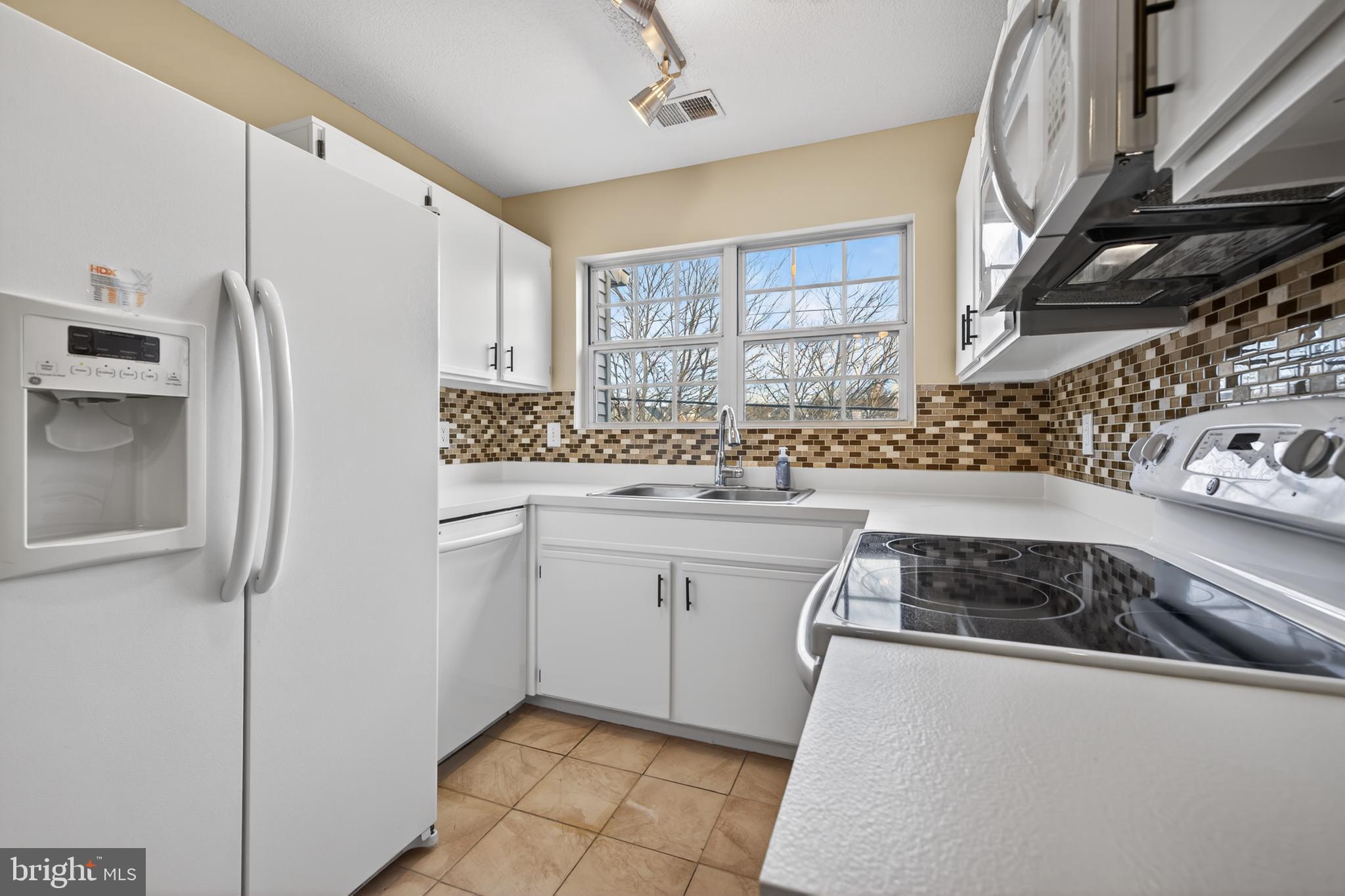 FOX CHASE - Residential