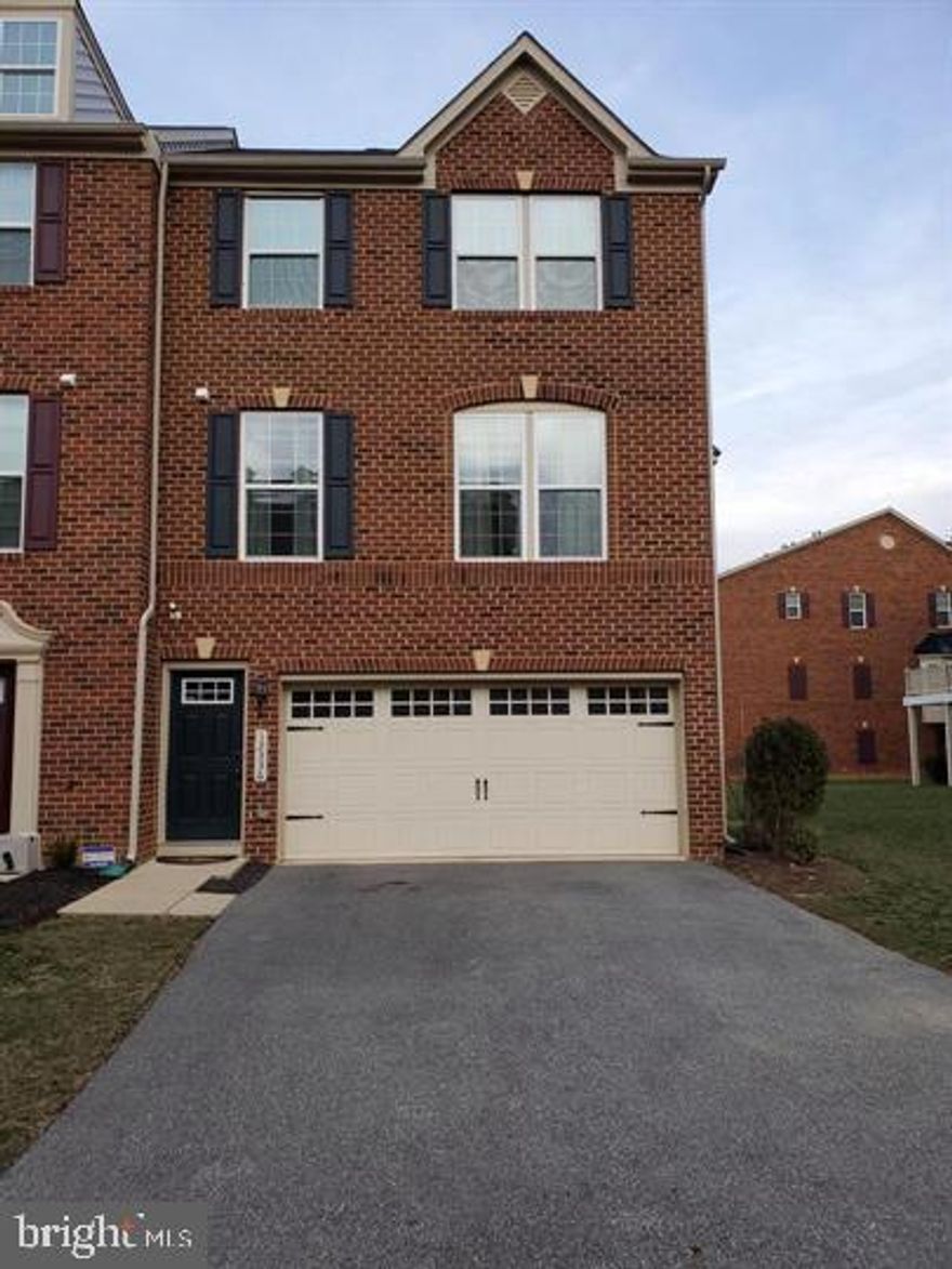 Make yourself at home at this charming 3 bedroom 2.5 bathroom home. This spacious home features an welcoming kitchen that opens to the bright and spacious living room. Enjoy a morning coffee or end the day relaxing on the back patio. Don’t miss this opportunity to make this home yours.