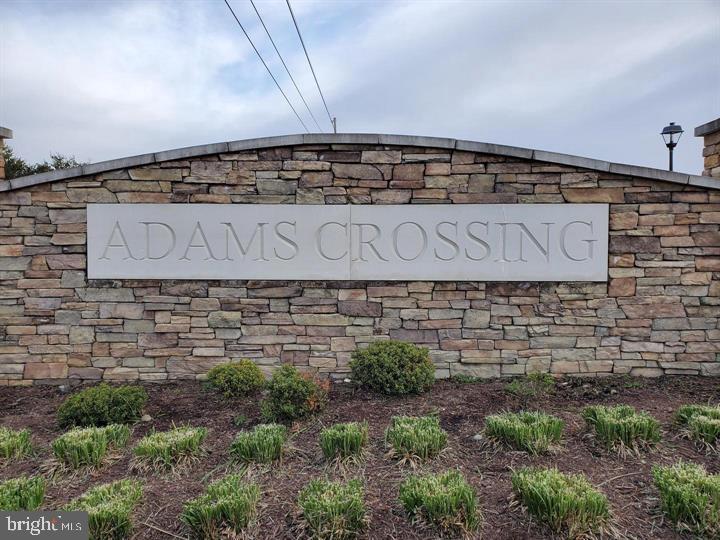 ADAMS CROSSING - Residential Lease