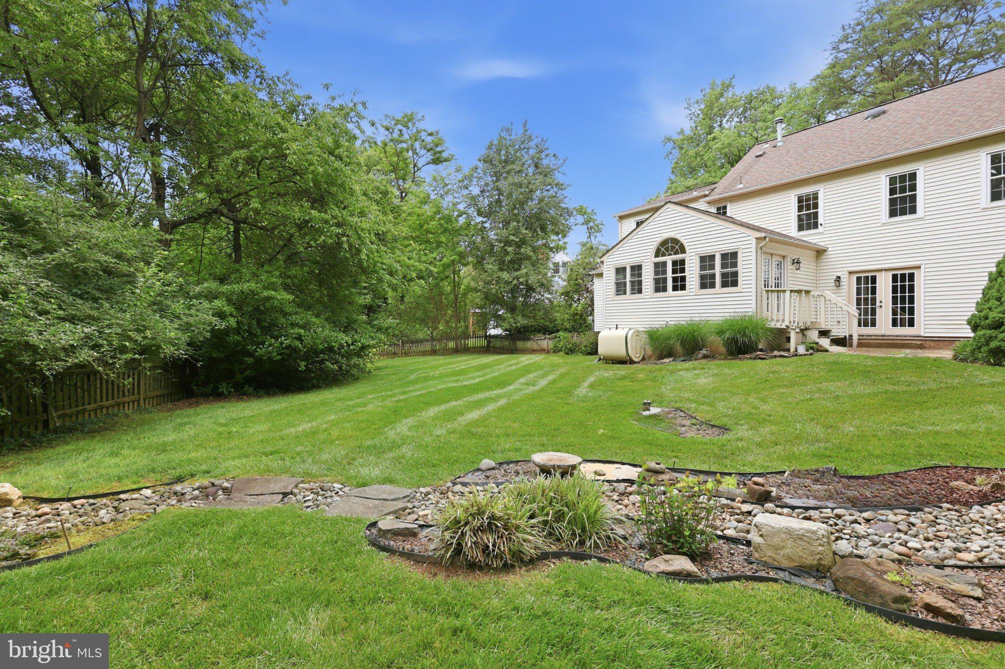 HOLLY KNOLL - Residential