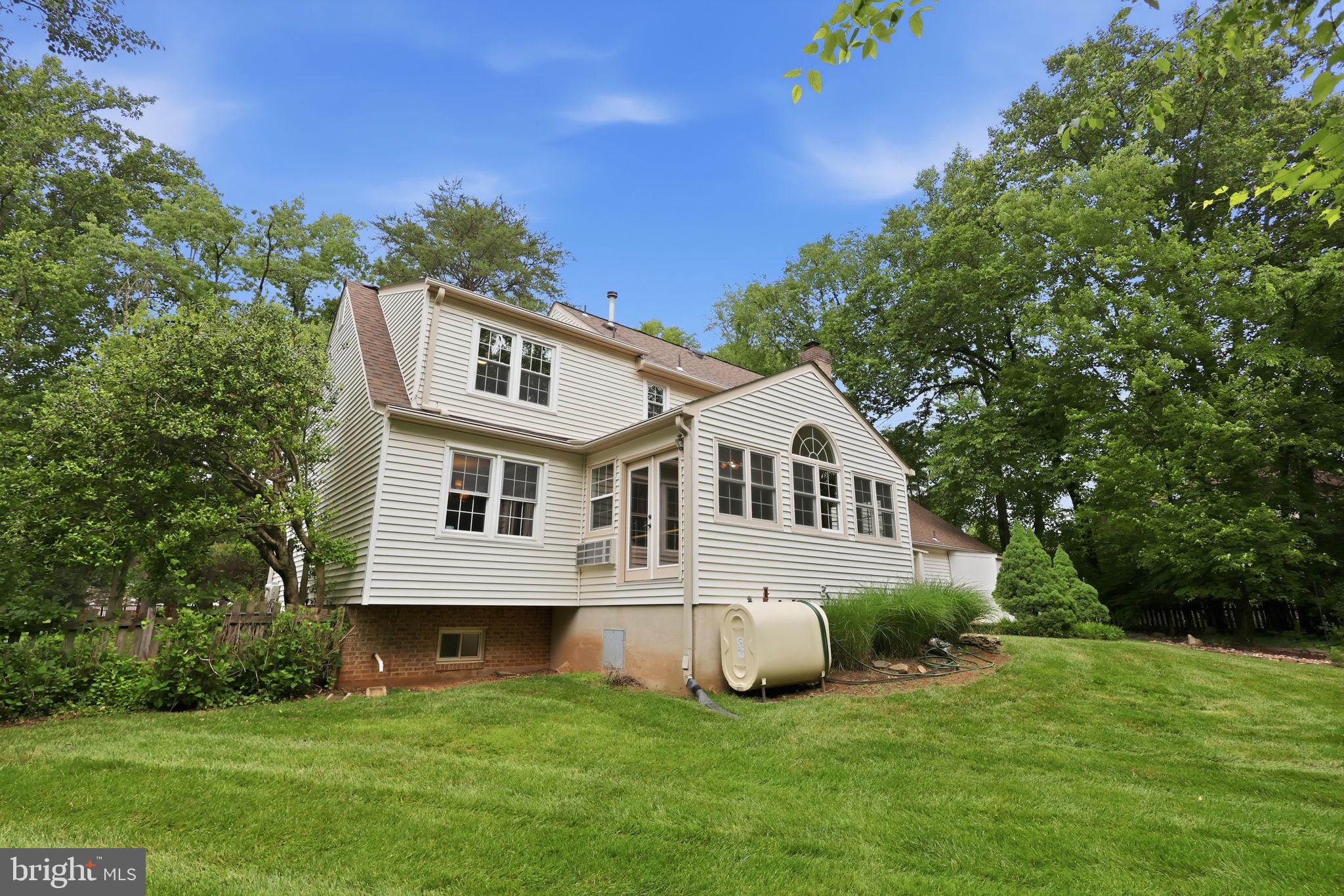 HOLLY KNOLL - Residential
