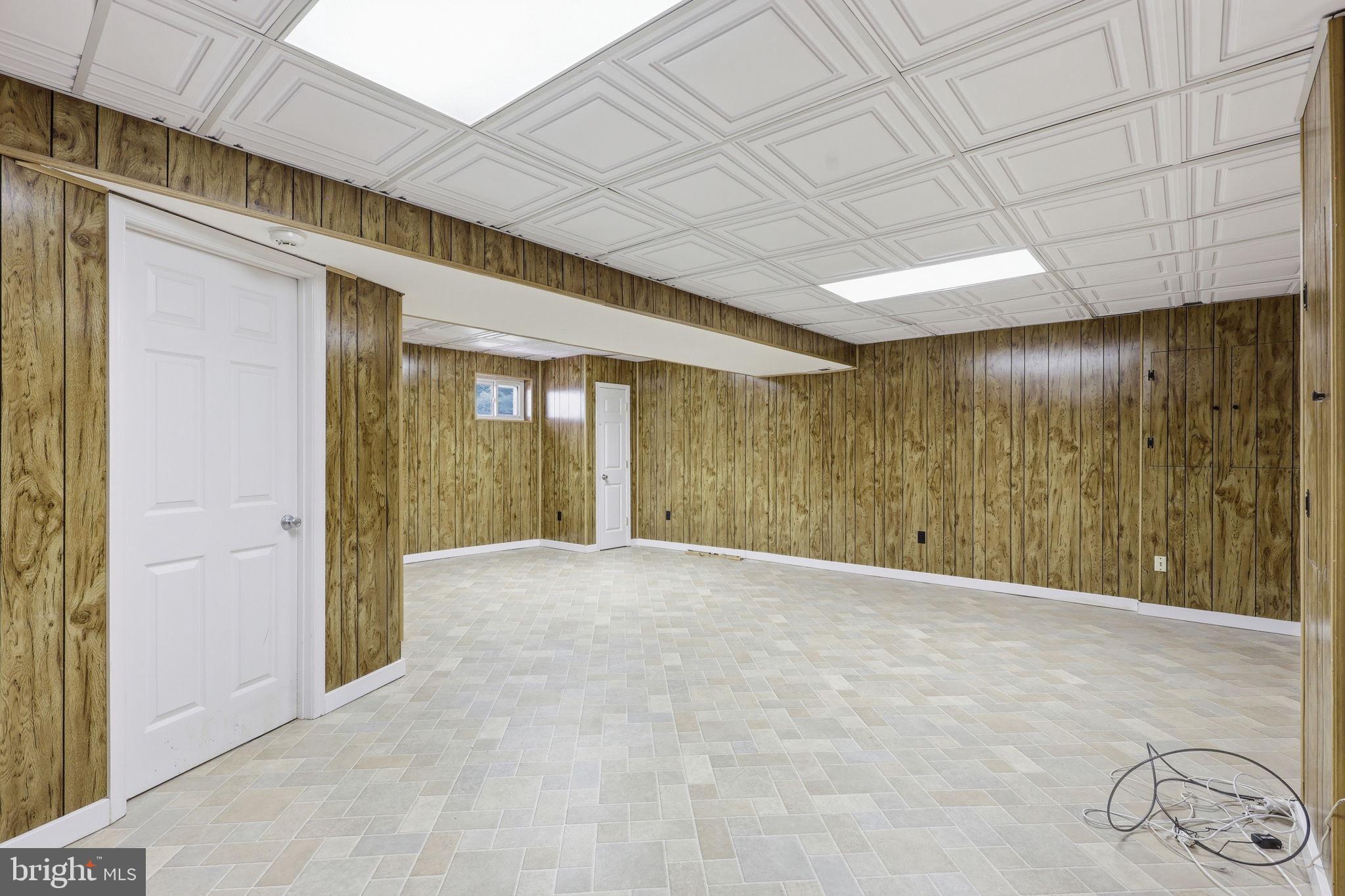 HOLLY KNOLL - Residential
