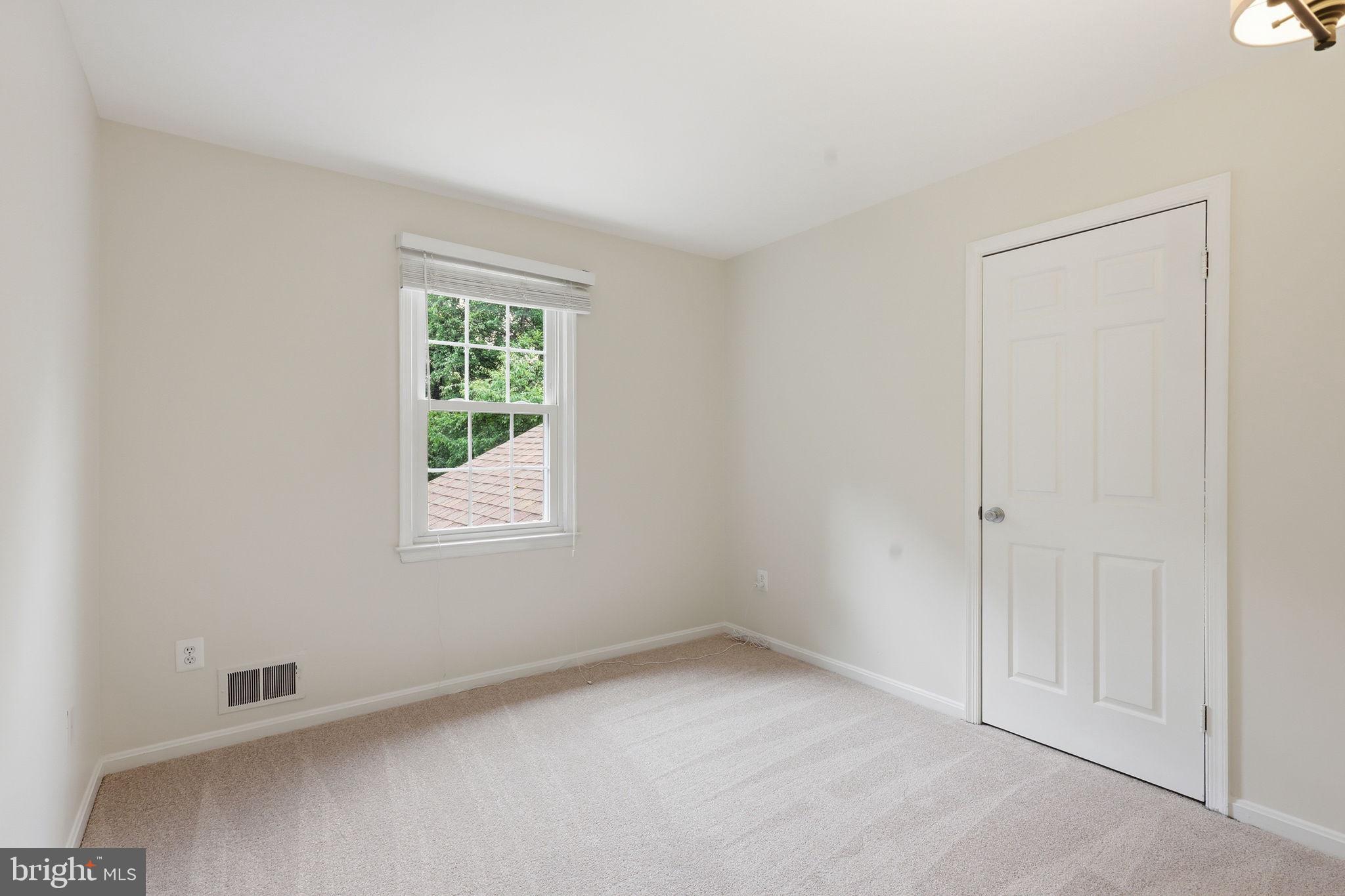 HOLLY KNOLL - Residential