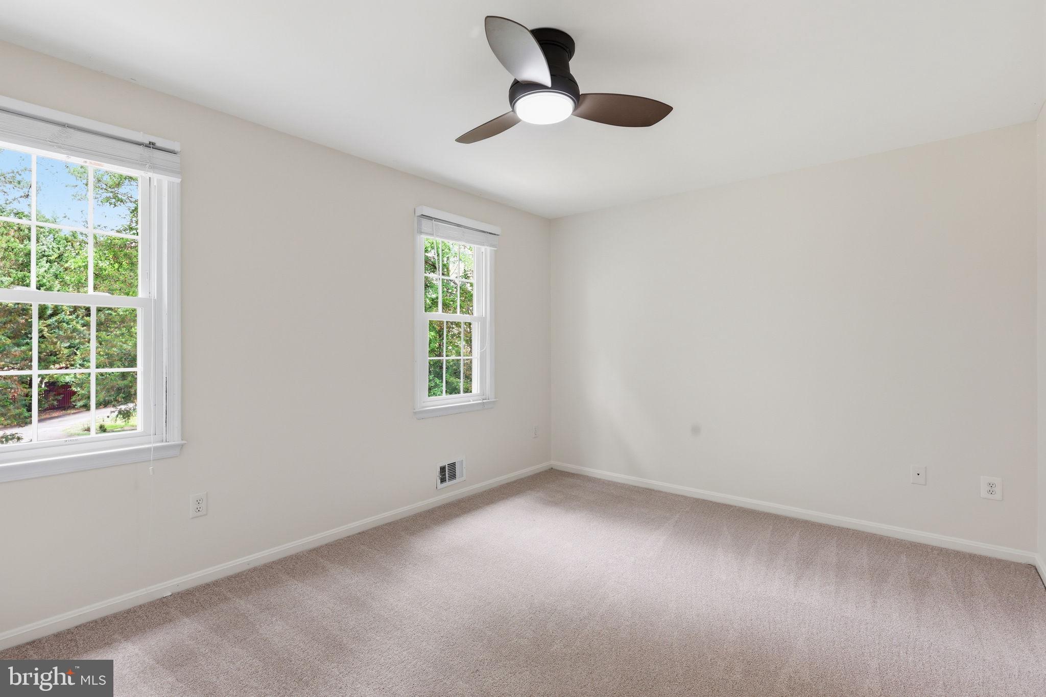 HOLLY KNOLL - Residential