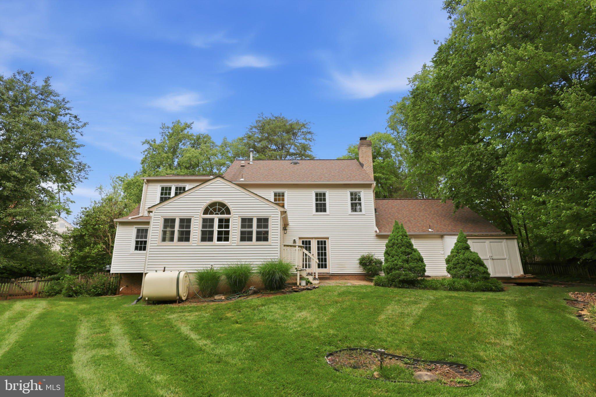 HOLLY KNOLL - Residential