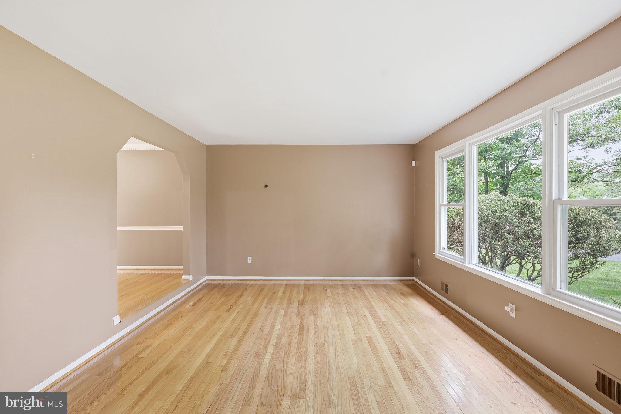 HOLLY KNOLL - Residential