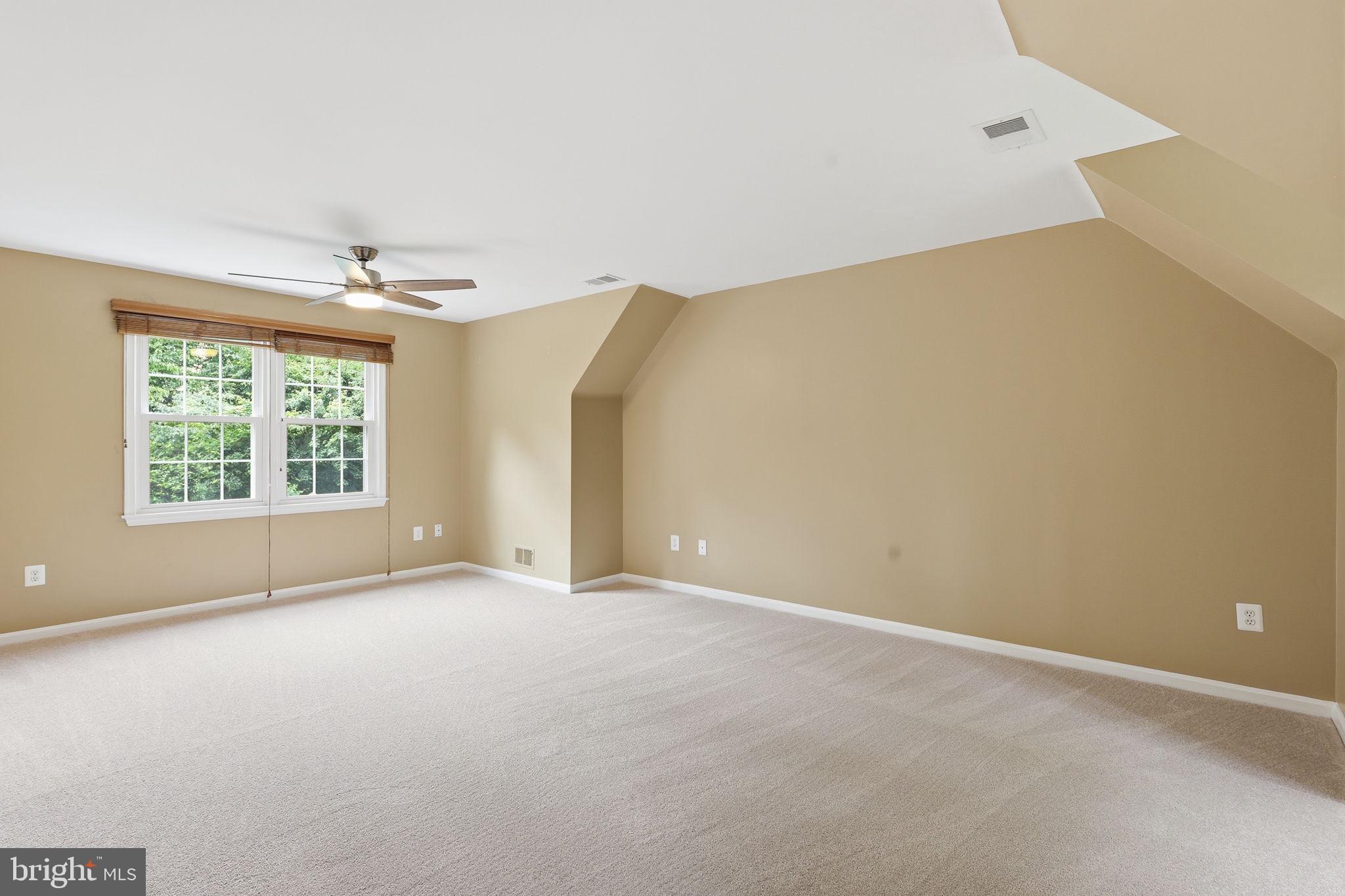 HOLLY KNOLL - Residential