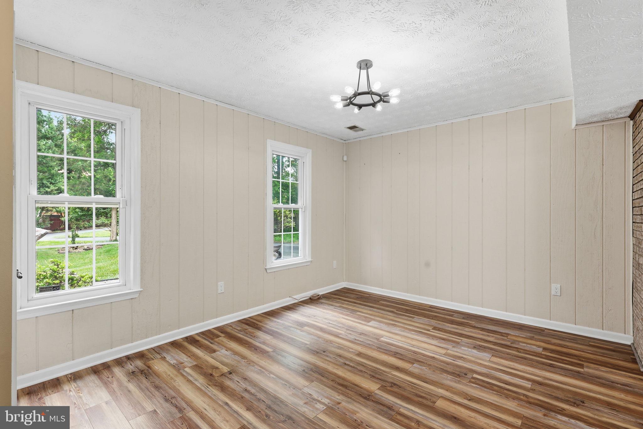 HOLLY KNOLL - Residential