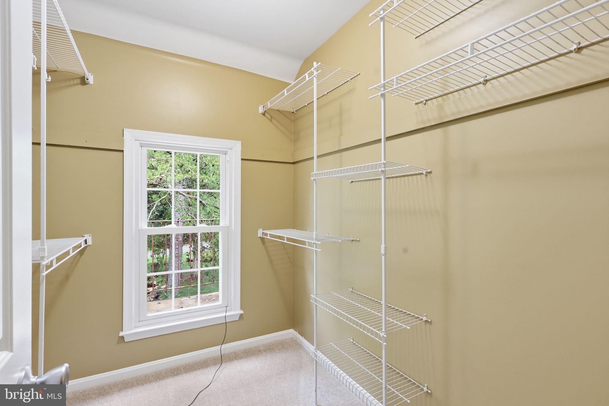 HOLLY KNOLL - Residential