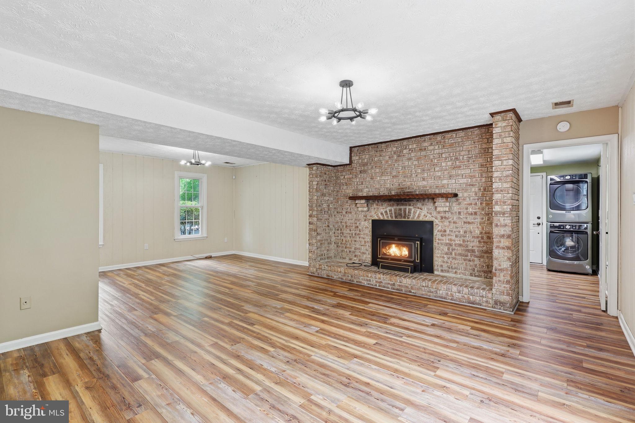 HOLLY KNOLL - Residential