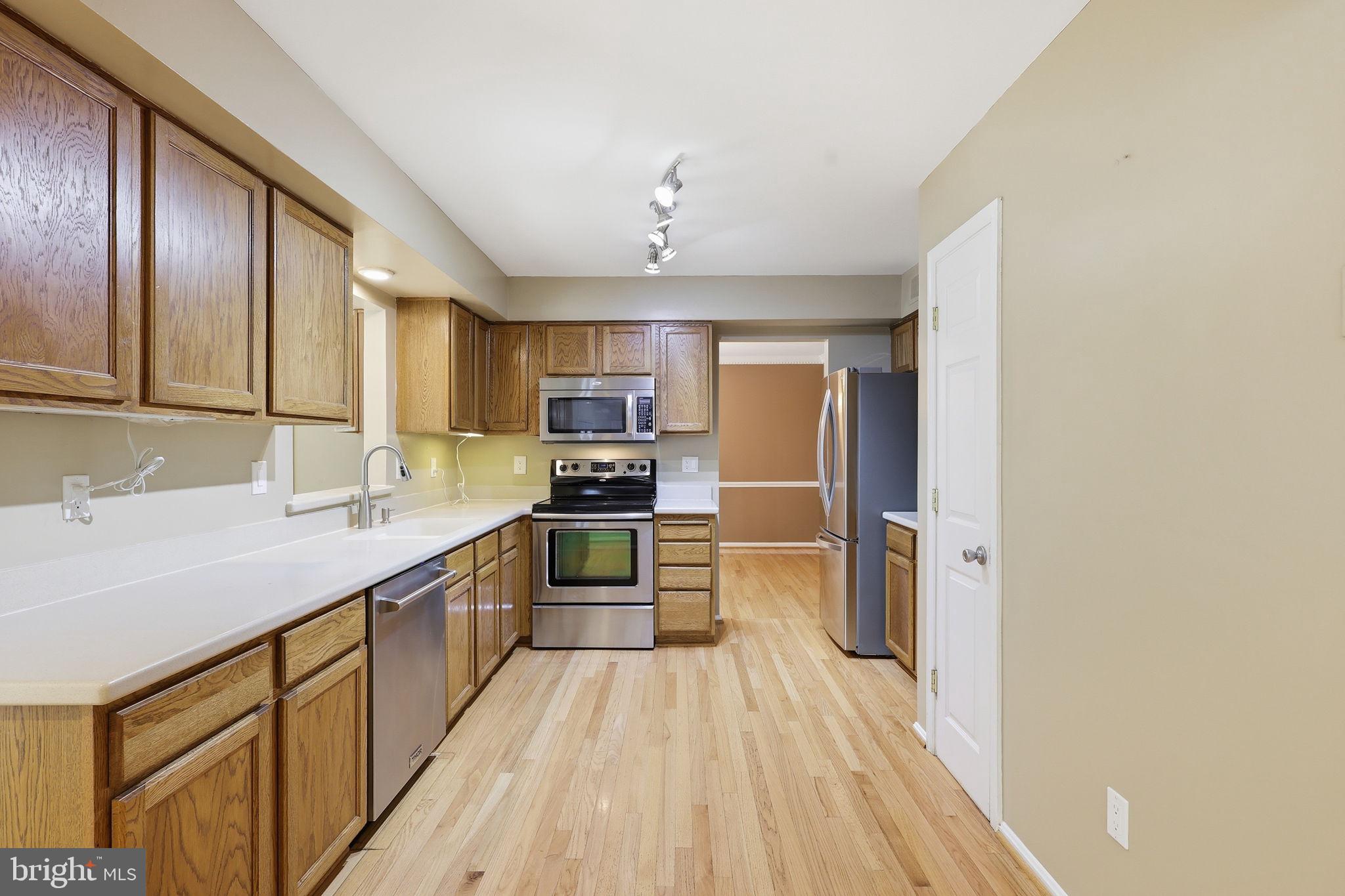 HOLLY KNOLL - Residential