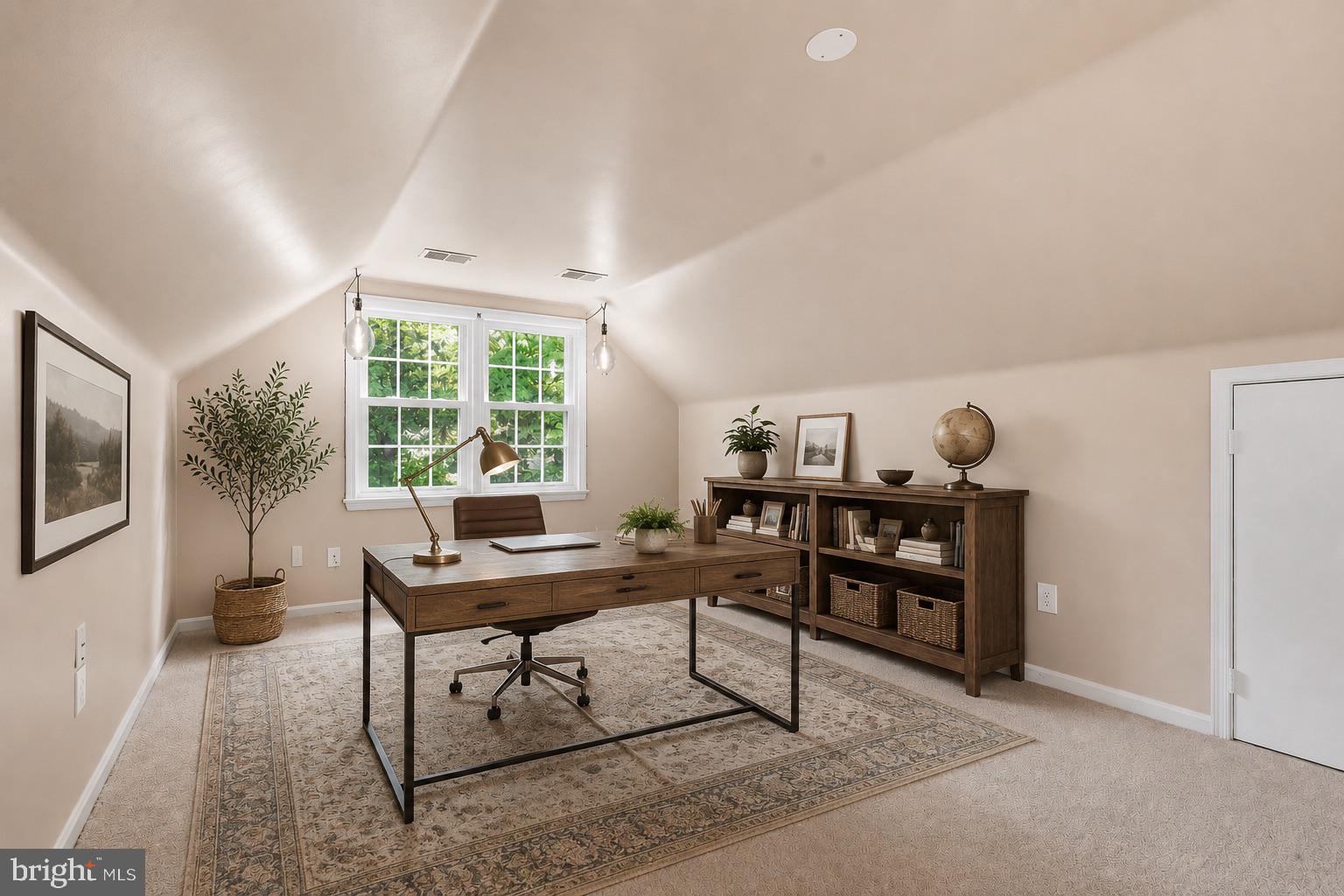 HOLLY KNOLL - Residential