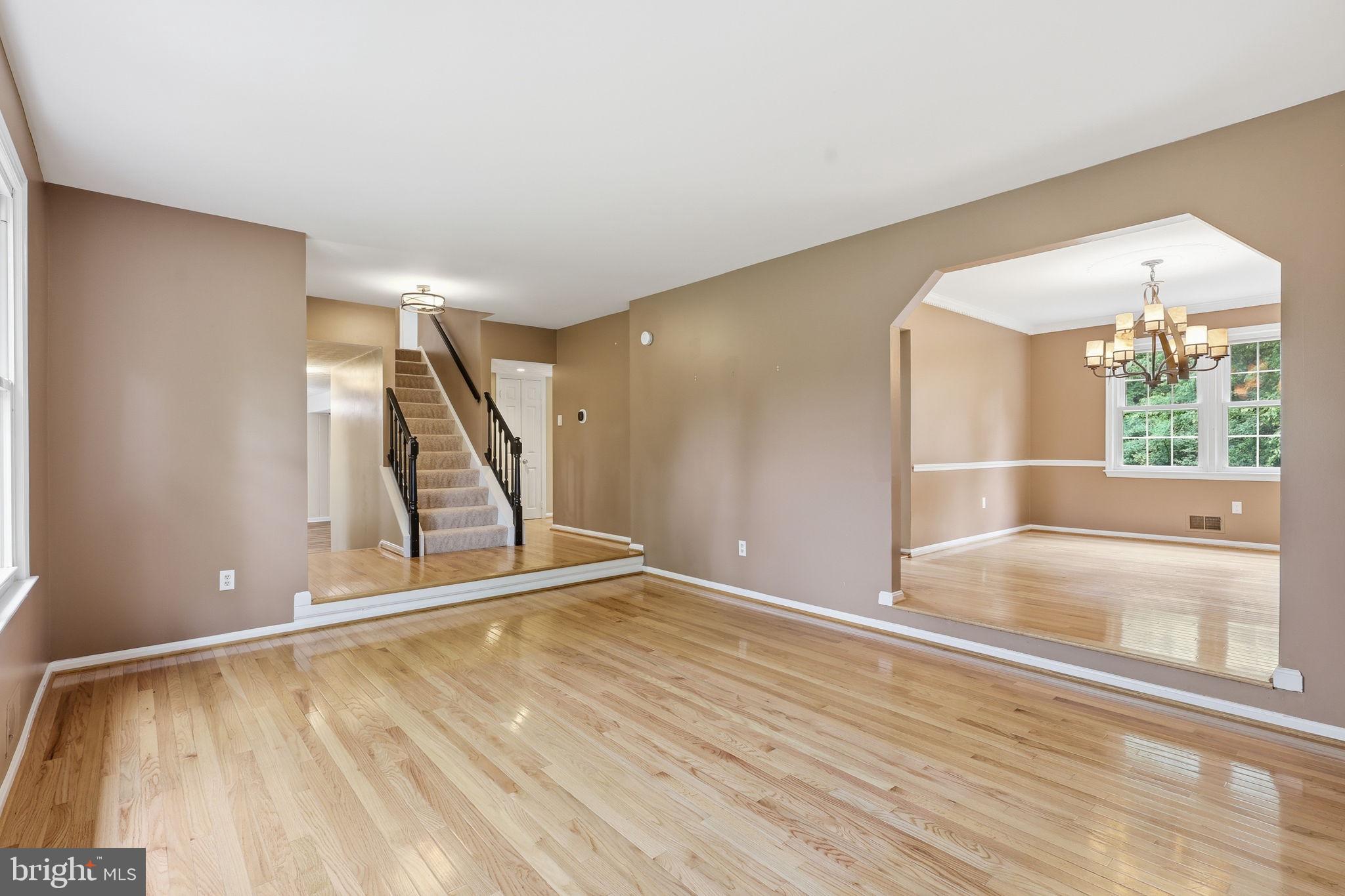 HOLLY KNOLL - Residential