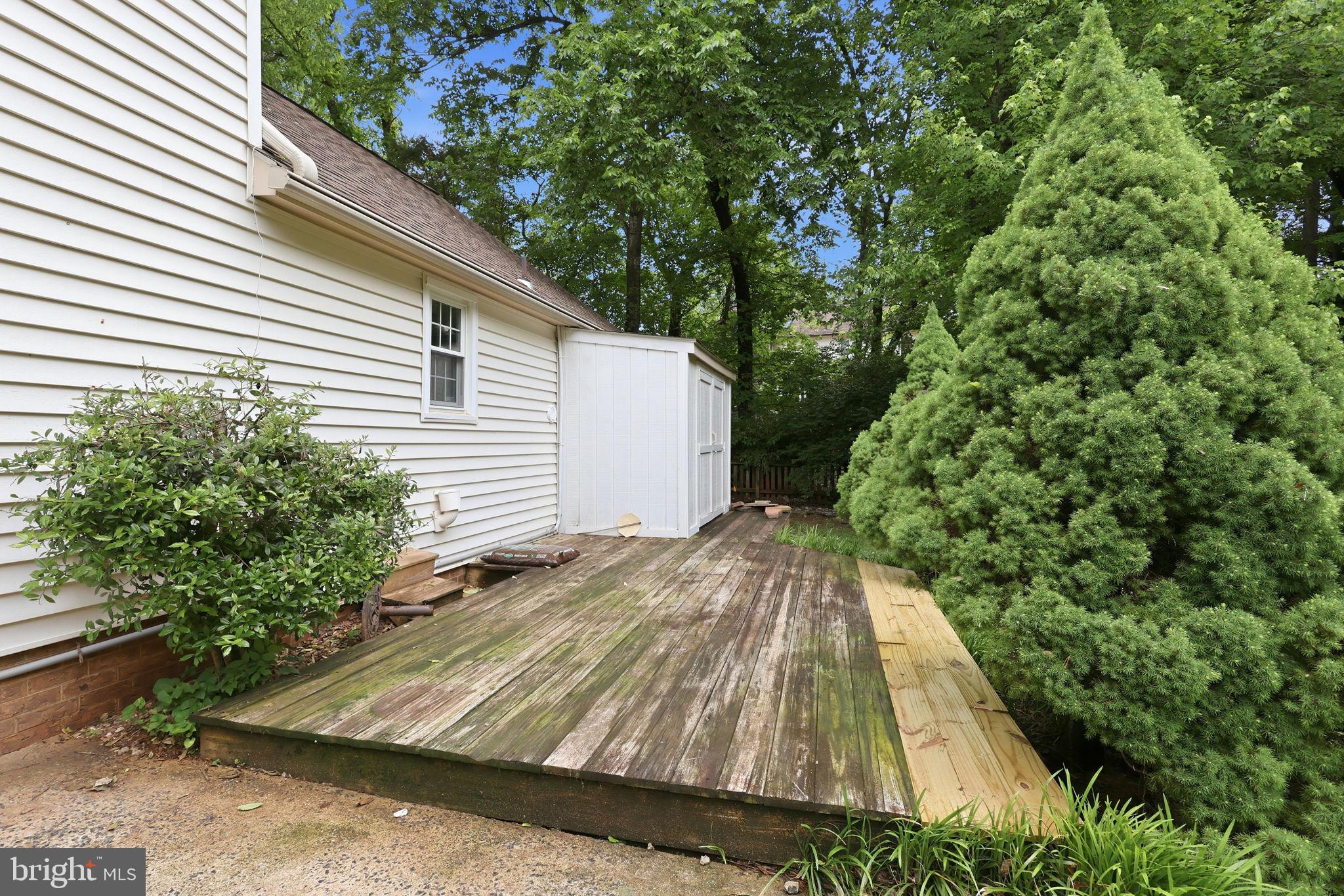 HOLLY KNOLL - Residential
