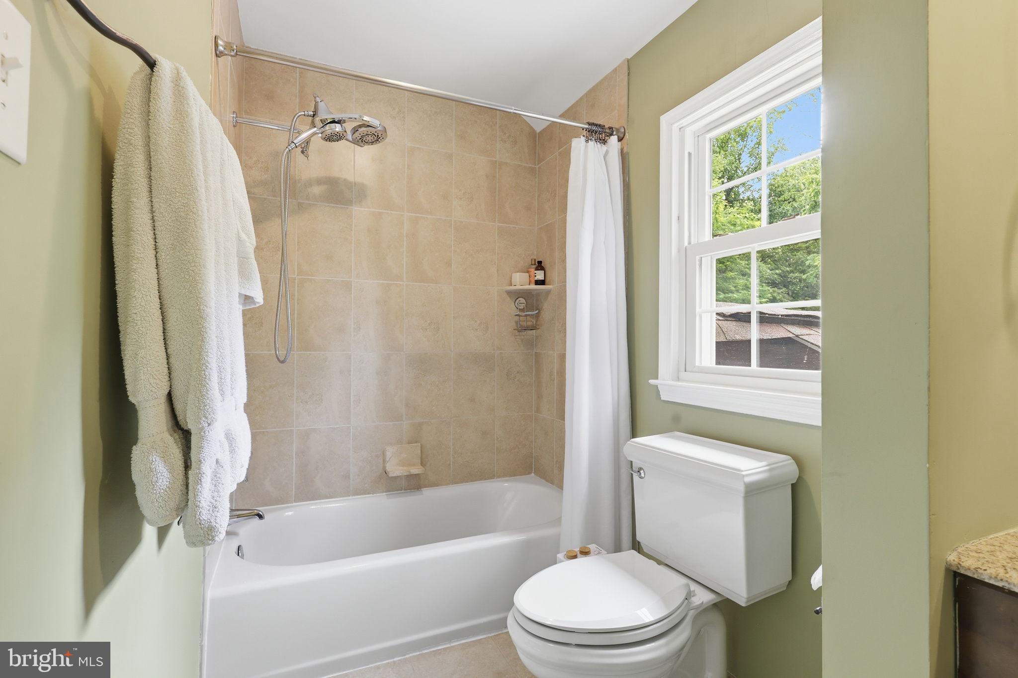 HOLLY KNOLL - Residential